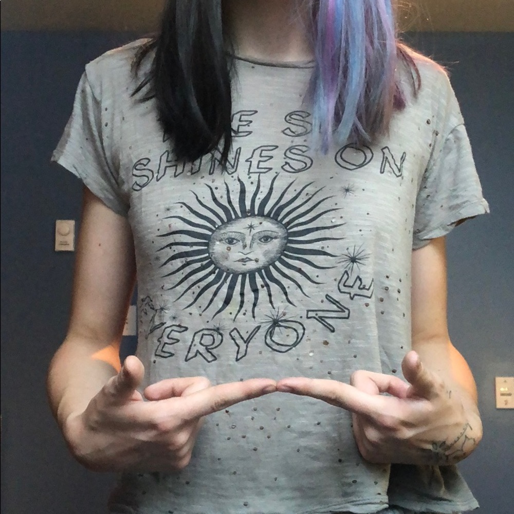 Super cute Tee - Picture 2 of 2